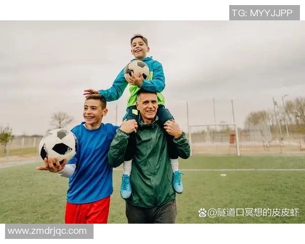 足球巨星携手儿女亮相家庭生活大公开展现温馨与亲情