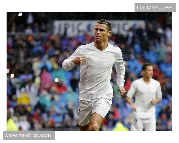 足球球星坚持两个小时未饮酒挑战自我突破，健康生活理念引发关注