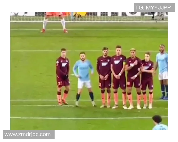 足球球星趣味剪辑集锦:那些令人捧腹的踢球时刻与逗笑瞬间 足球球星趣味剪辑集锦:那些令人捧腹的踢球时刻与逗笑瞬间