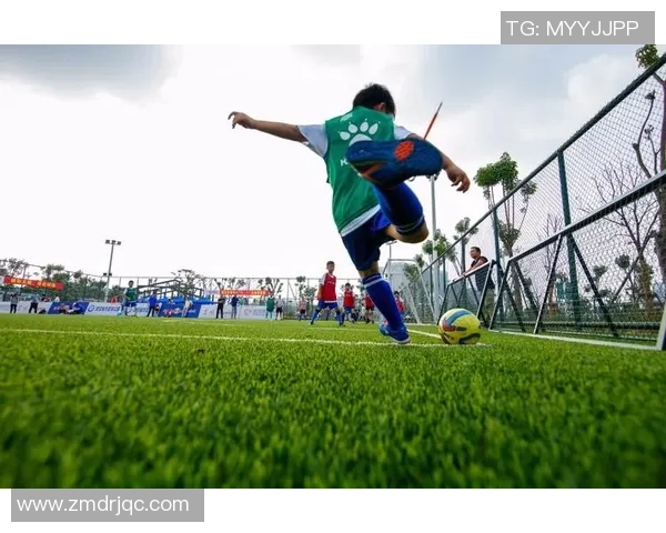 武汉超级球星足球赛场地盛大启幕 引领城市体育新风潮 武汉超级球星足球赛场地盛大启幕 引领城市体育新风潮